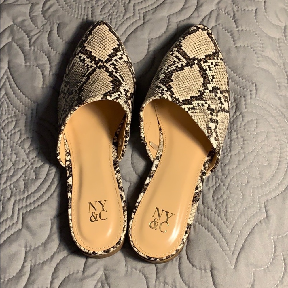 On trend! Faux snakeskin mules
